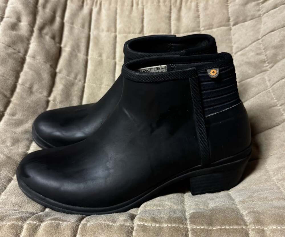 Bogs Vista Ankle Woman’s Size 7 Black Waterproof Rain Boots